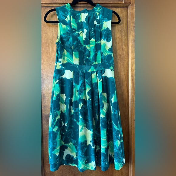 Merano beautiful green dress- Size 6 - Picture 3 of 5